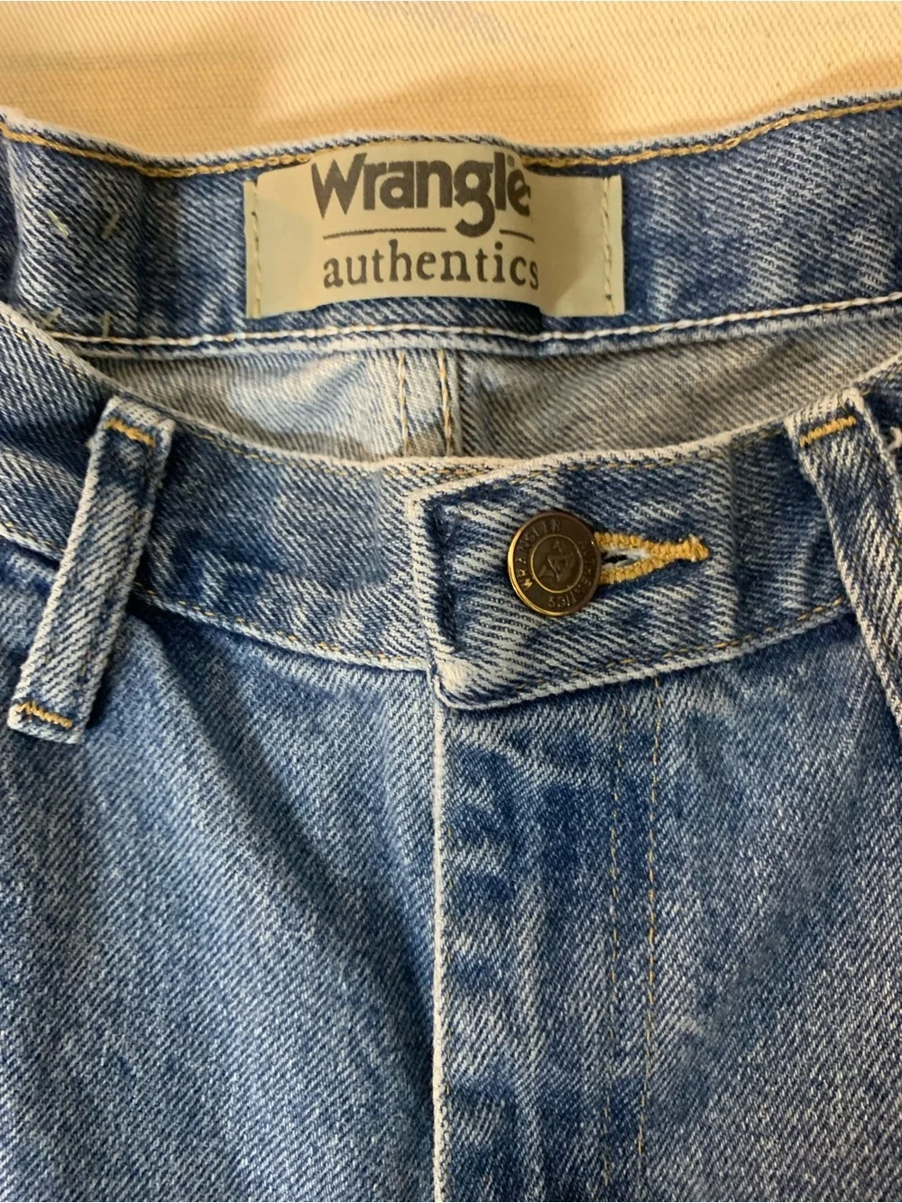 Vintage Wrangler Men's Medium Blue Relaxed Fit Denim Jeans, Size 33